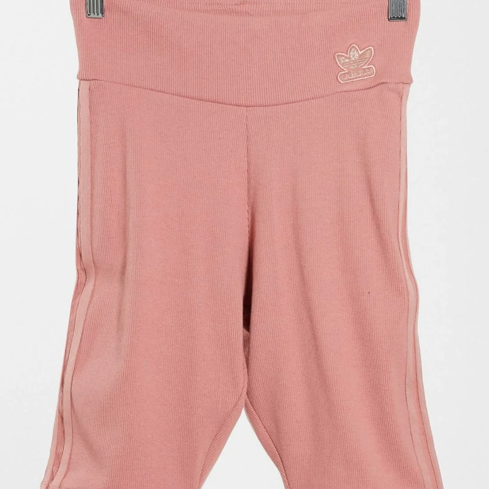 Adidas shorts in ash pink - Picture 8 of 11